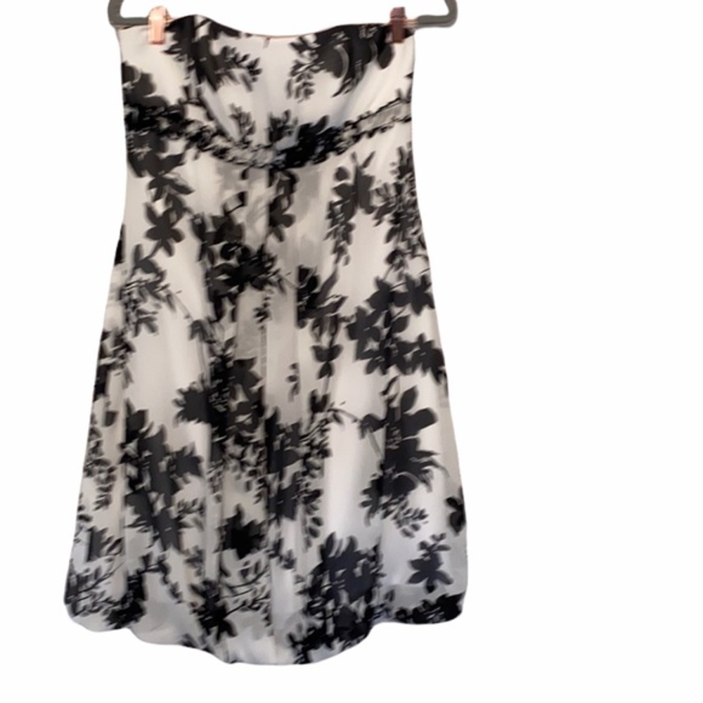 💜💜 Ladies Strapless Dress by David’s Bridal Size 10